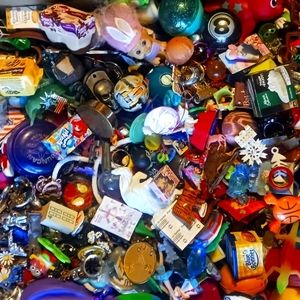 1 GALLON SIZE BAGGIE OF ASSORTED MINATURES, CRACKERJACK PRIZES, AND MORE!